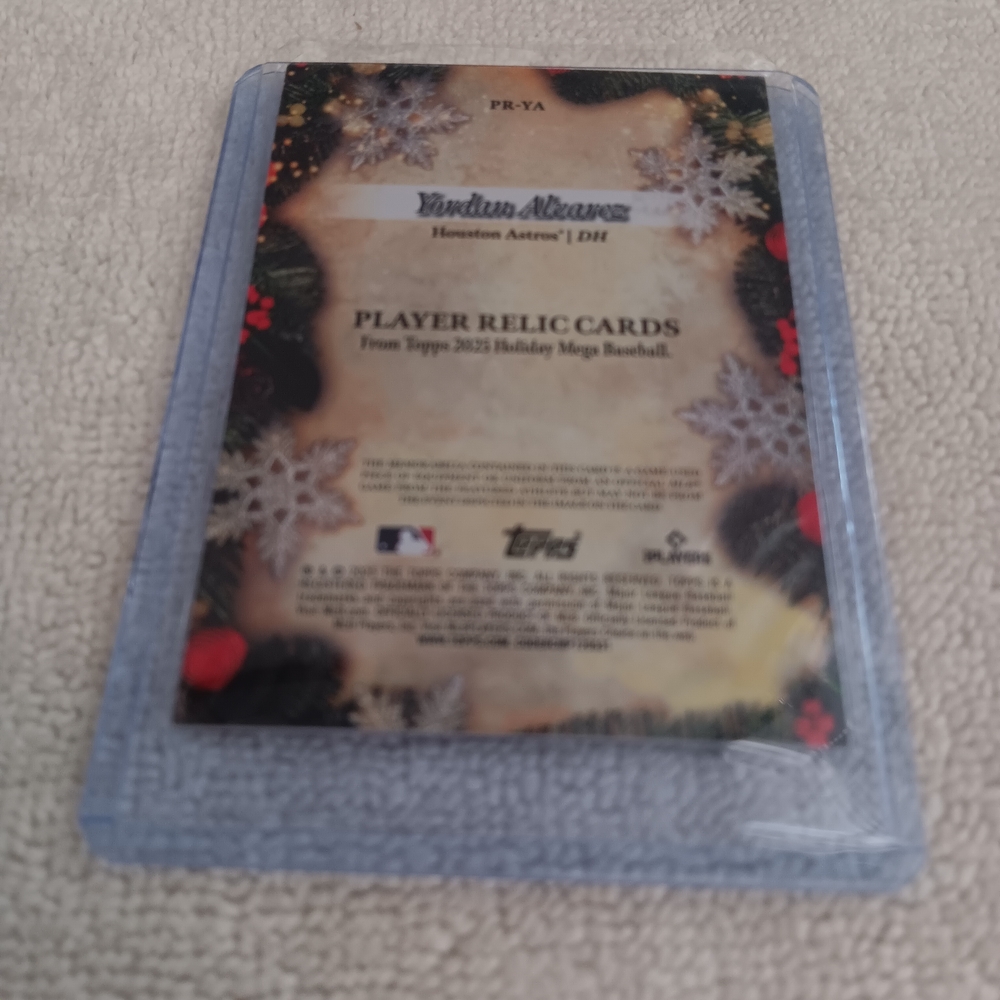 Topps Holiday Player Relic Card with Festive Design - Picture 4 of 4